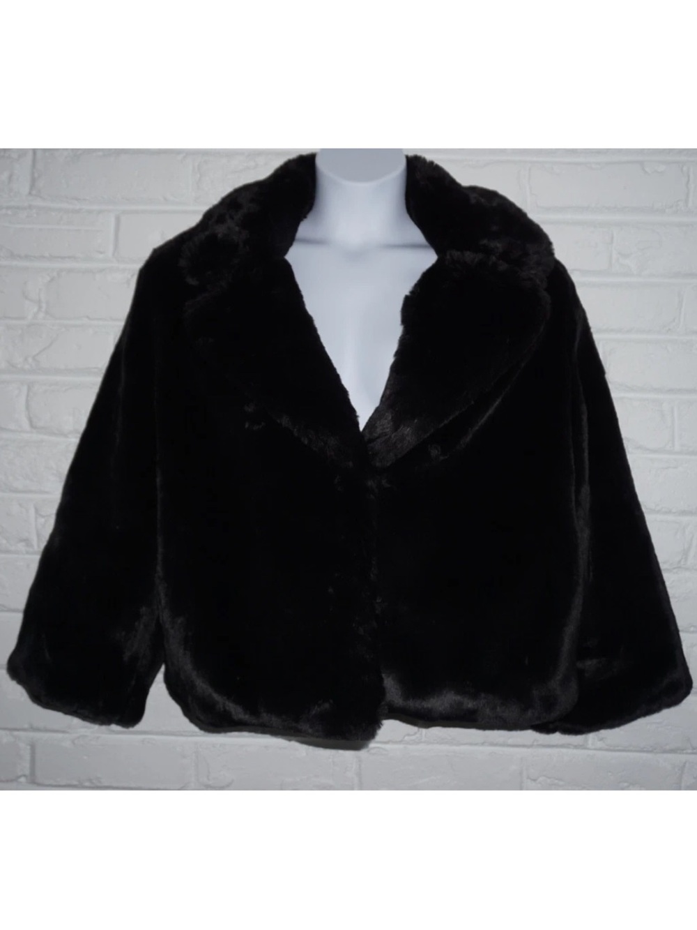 Victoria's Secret Black Cropped Faux Fur Coat Size: XL Feminine